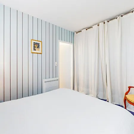 2 Bedroom Awesome In Apartment