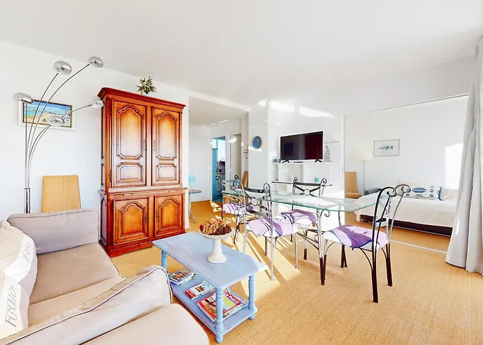 Apartment 2 Bedroom Awesome In