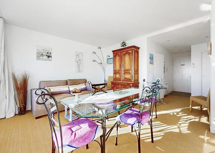 2 Bedroom Awesome In Apartment Royan