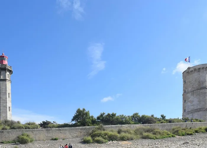 Apartment 2 Bedroom Awesome In