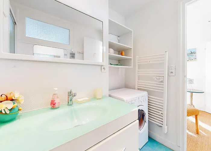 Apartment 2 Bedroom Awesome In *