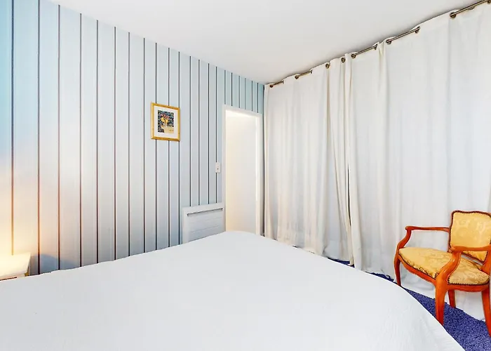 2 Bedroom Awesome In Apartment