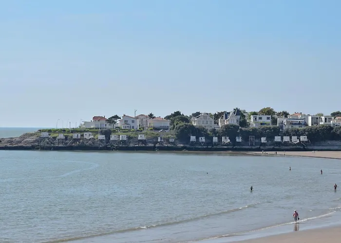 2 Bedroom Awesome In Apartment Royan
