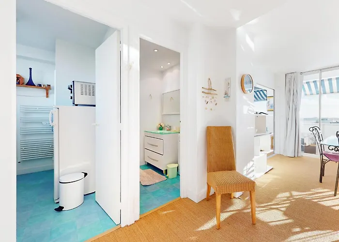 Apartment 2 Bedroom Awesome In *