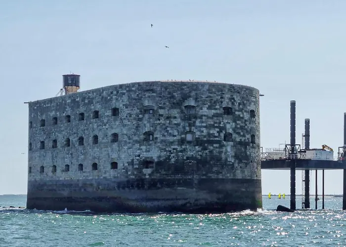 2 Bedroom Awesome In Apartment Royan